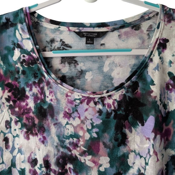 SIMPLY VERA VERA WANG WOMEN'S GREEN/PURPLE FLUTTER SLEEVE GRAPHIC TEE SIZE L - Picture 4 of 7